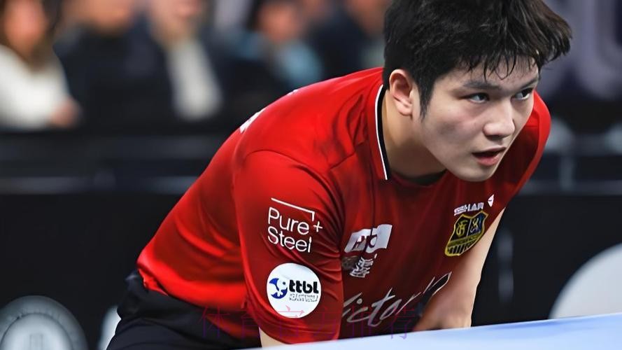 名场面！樊振东正手爆冲打到手背球飞了，西蒙高茨一脸难以置信